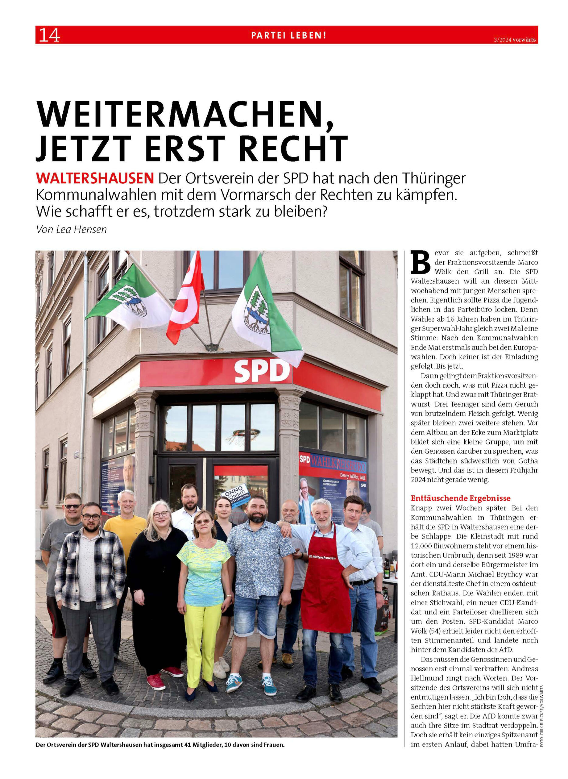Plakat der SPD Waltershausen zur Wahl-Party am 26. Mai 2024. Das Bild zeigt Bürgermeisterkandidat Marco Wölk, das Datum der Veranstaltung und die Einladung zur Wahl-Party ab 18:00 Uhr in der Süßen Ecke, Waltershausen. Die Veranstaltung bietet Prozente Lott